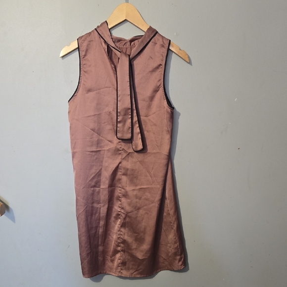 Dynamite Dresses & Skirts - Dynamite Mauve Sleeveless Dress
